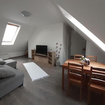 Peak Apartman Eger Esterno foto