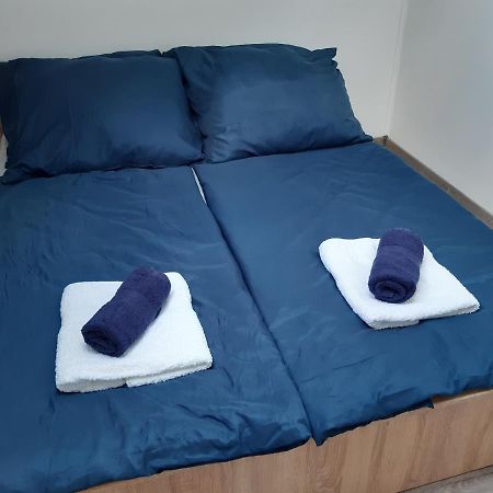 Peak Apartman Eger Esterno foto