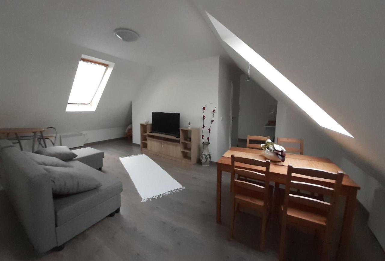 Peak Apartman Eger Esterno foto