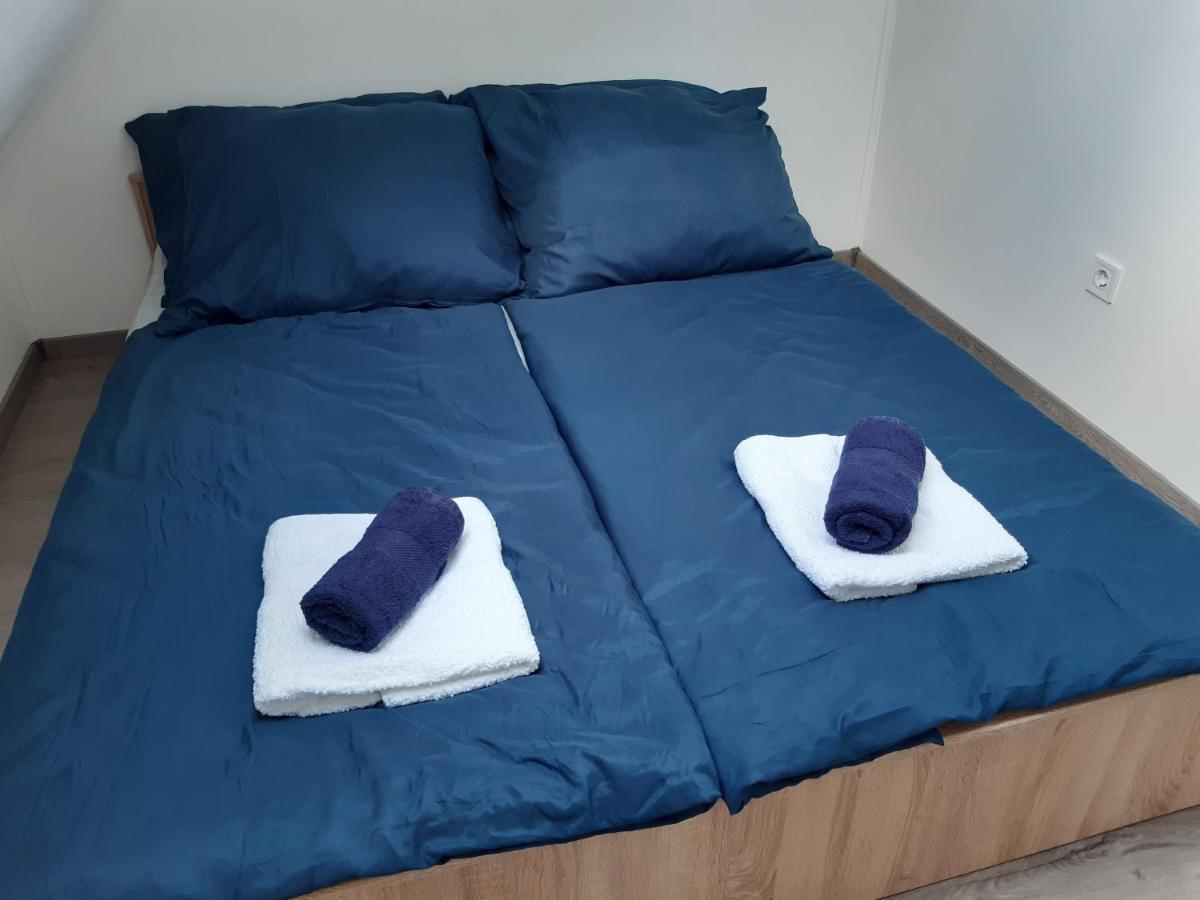 Peak Apartman Eger Esterno foto