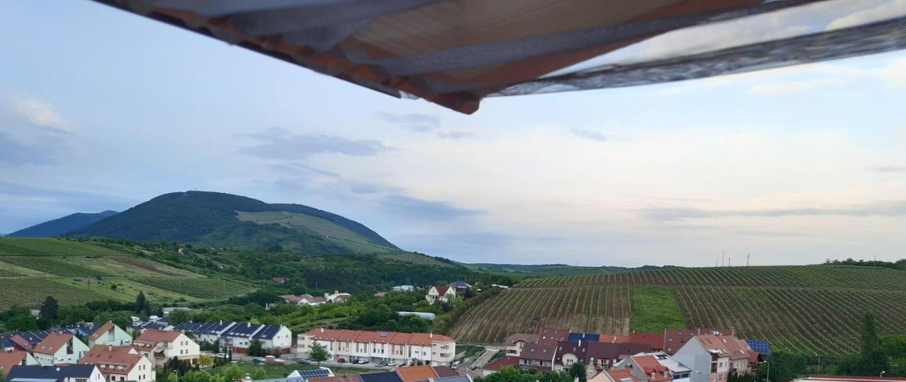 Peak Apartman Eger Esterno foto