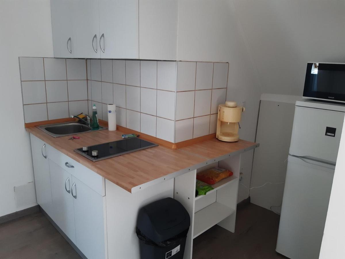 Peak Apartman Eger Esterno foto